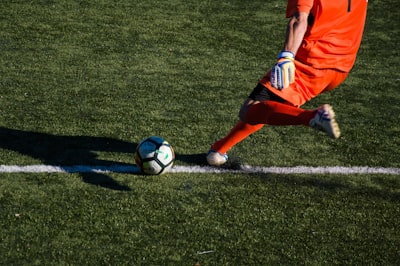 الولايات المتحدة وإنجلترا تفتتحان مشوارهما في كأس العالم للسيدات بانتصارات متباينة